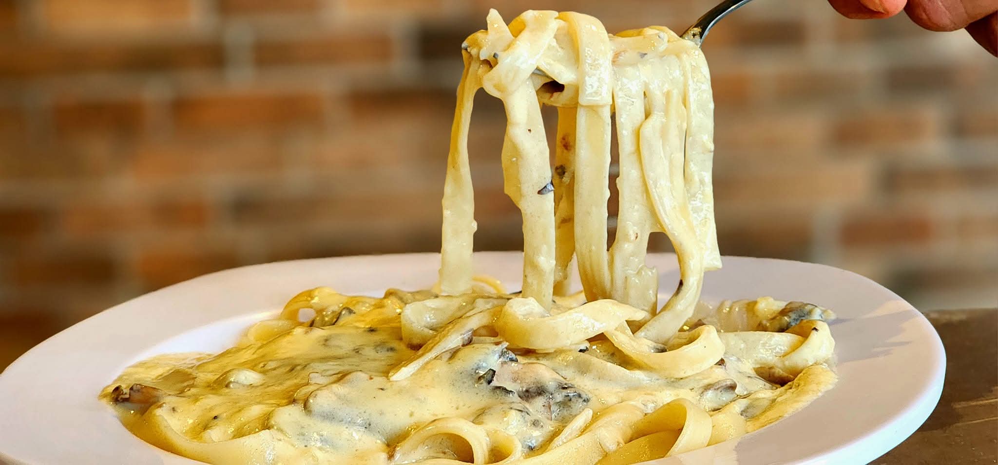 Pasta Alfredo con Champiñones